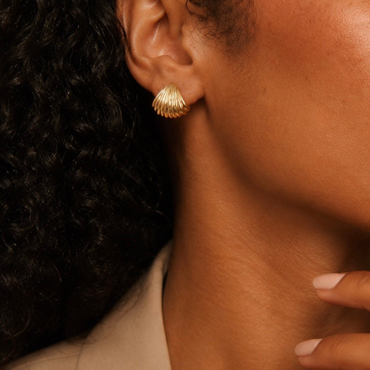 La Mer Shell Studs Allyzure