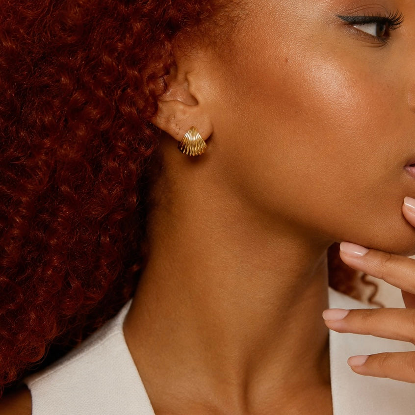 La Mer Shell Studs Allyzure