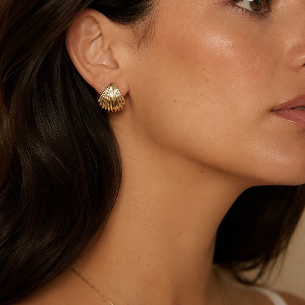 La Mer Shell Studs Allyzure