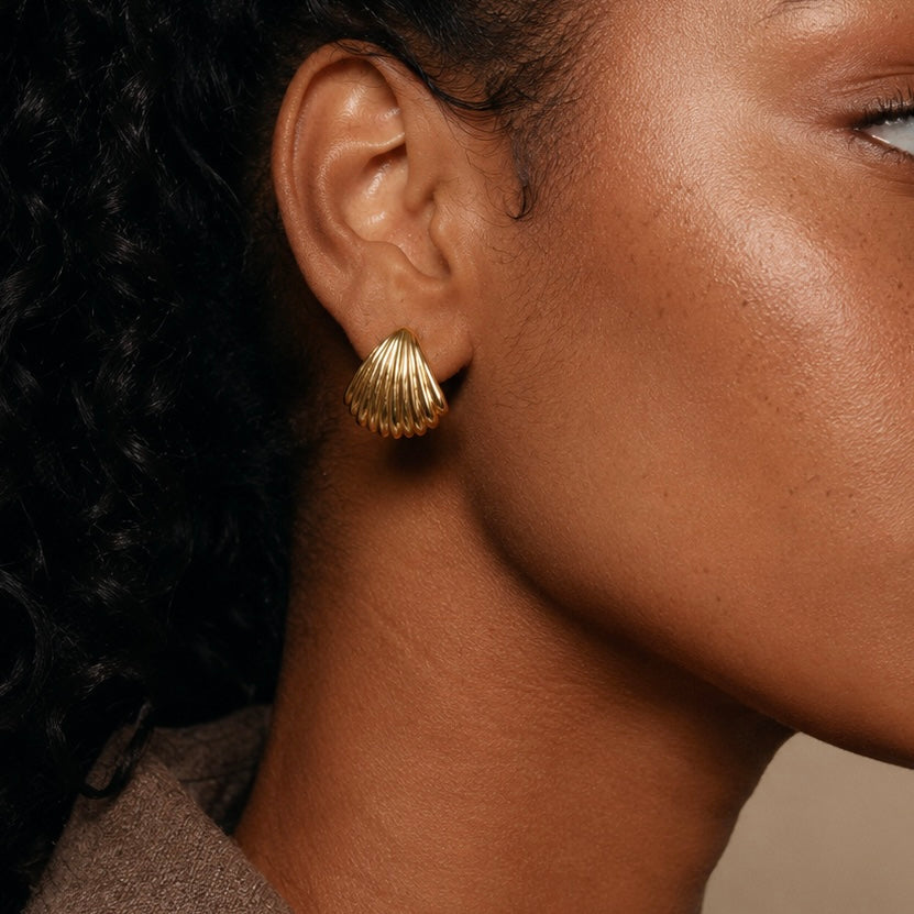 La Mer Shell Studs Allyzure